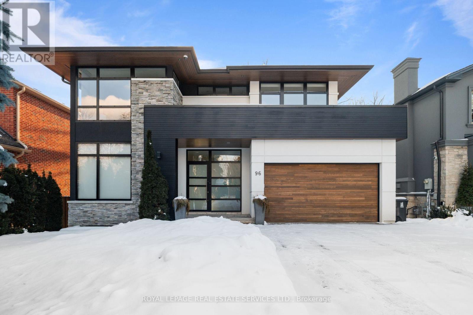 96 MONTGOMERY ROAD, Toronto, Ontario