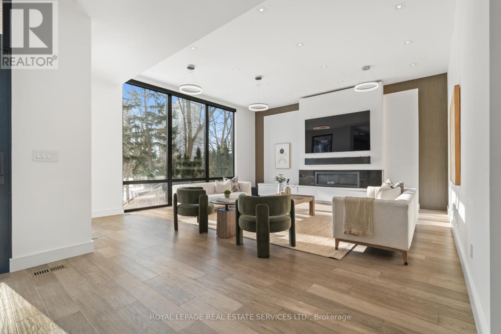 96 Montgomery Road, Toronto, Ontario  M9A 3N5 - Photo 7 - W12716792