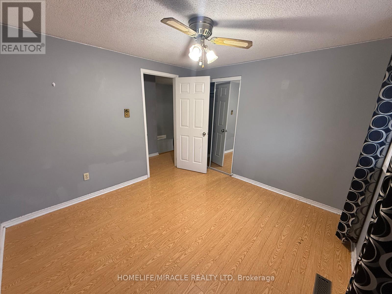 32 Hendricks Crescent, Brampton, Ontario  L6Y 4L2 - Photo 3 - W12716874