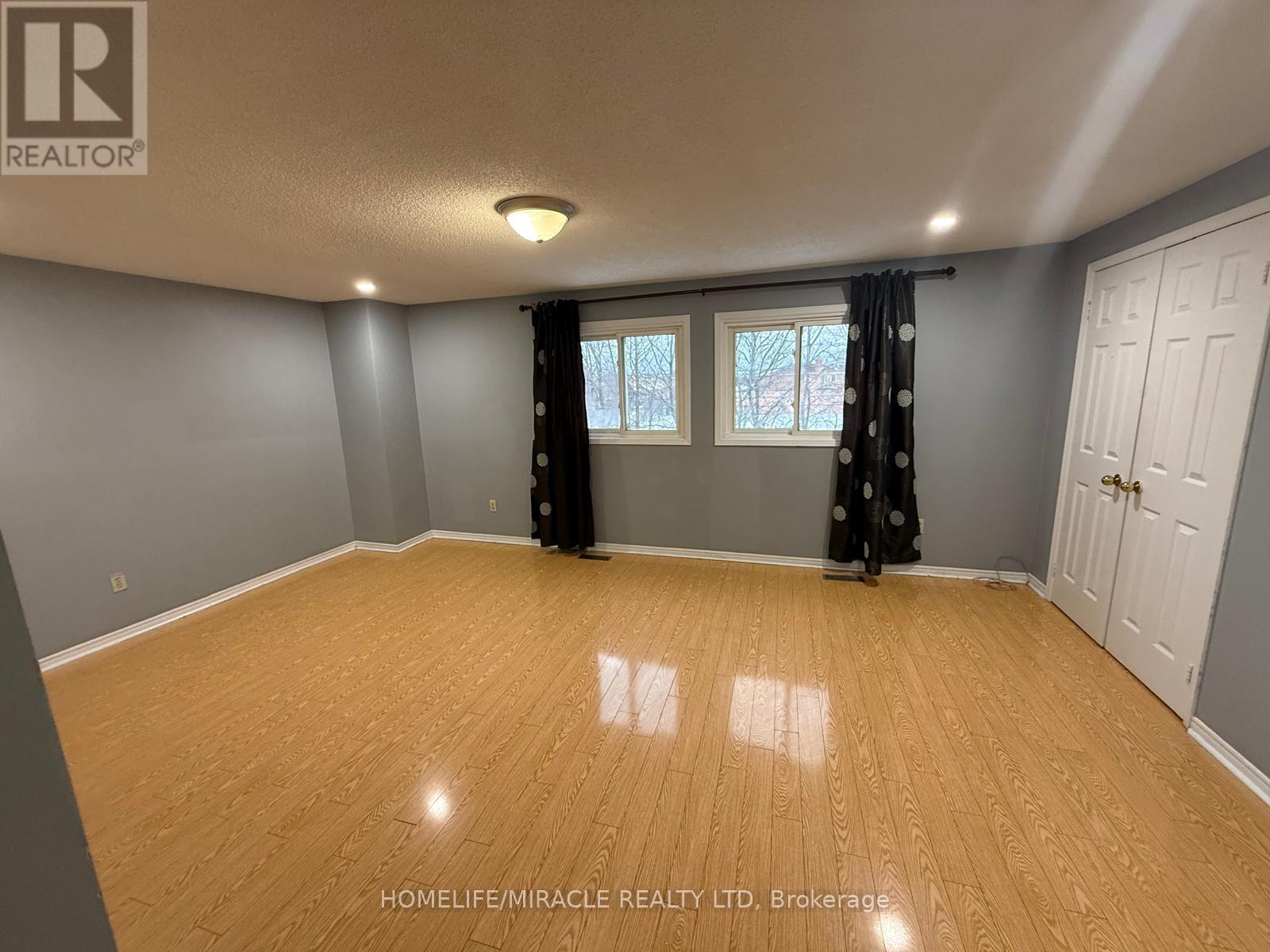 32 Hendricks Crescent, Brampton, Ontario  L6Y 4L2 - Photo 5 - W12716874