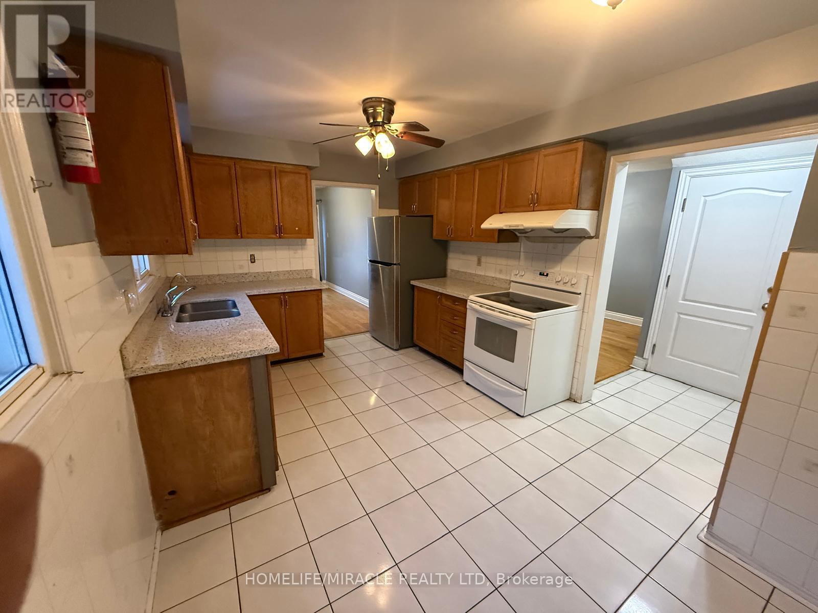 32 Hendricks Crescent, Brampton, Ontario  L6Y 4L2 - Photo 7 - W12716874