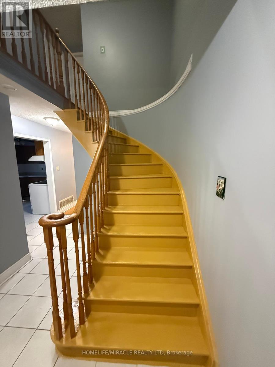 32 Hendricks Crescent, Brampton, Ontario  L6Y 4L2 - Photo 8 - W12716874