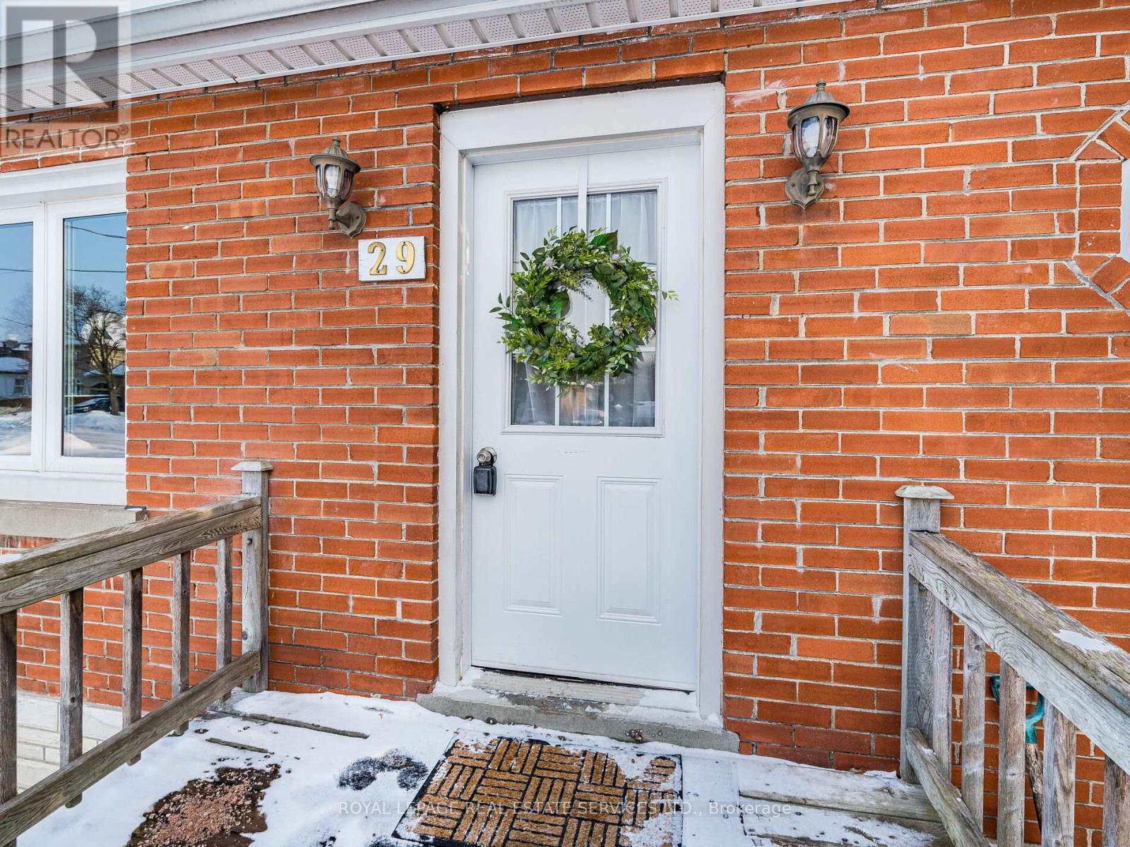 29 Woodward Avenue Se, Brampton, Ontario  L6V 1K2 - Photo 4 - W12716930