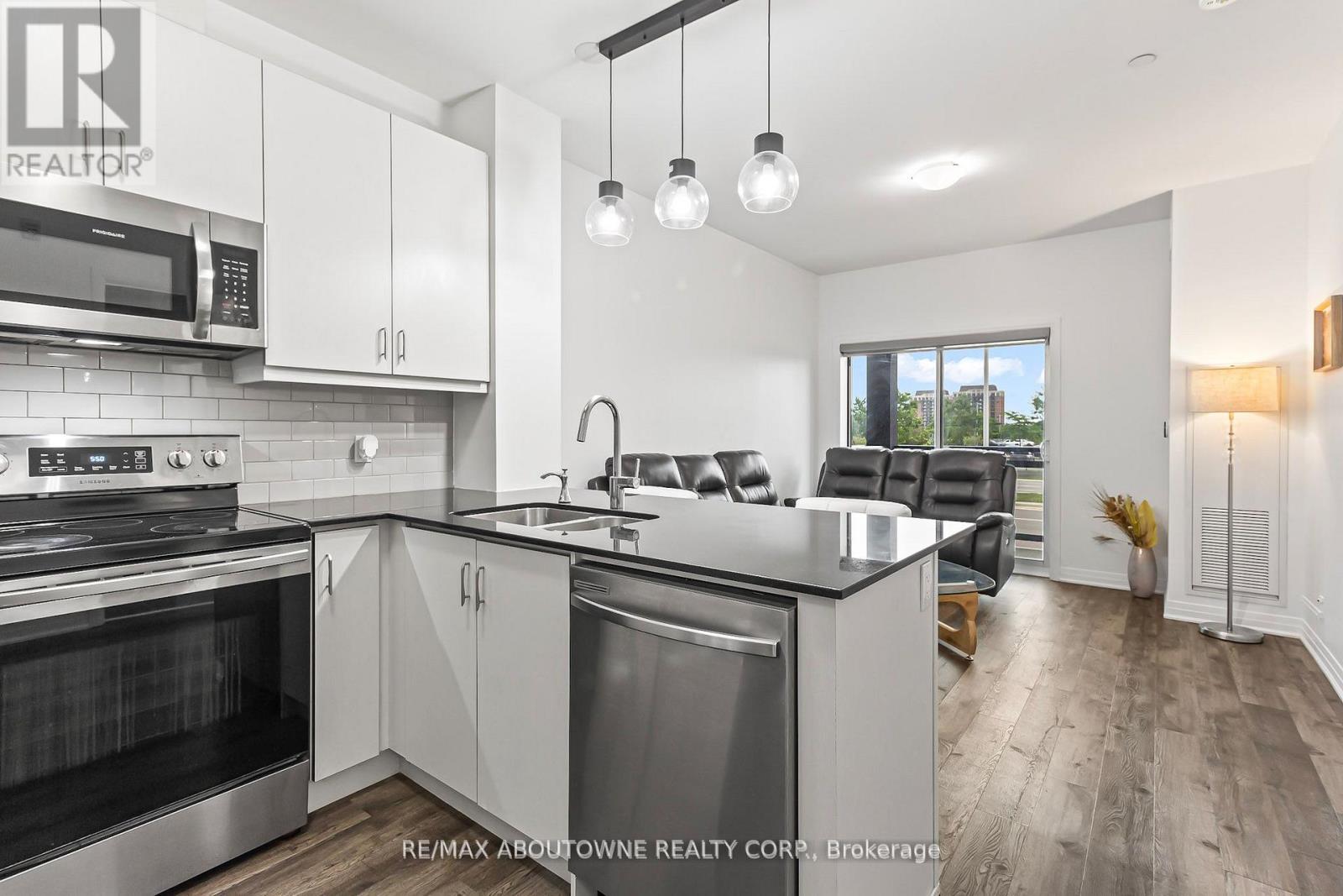 121 - 102 Grovewood Common, Oakville, Ontario  L6H 0X2 - Photo 7 - W12716956