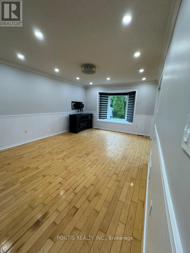 72 Rowland Street, Brampton, Ontario  L7A 1Z9 - Photo 4 - W12716976