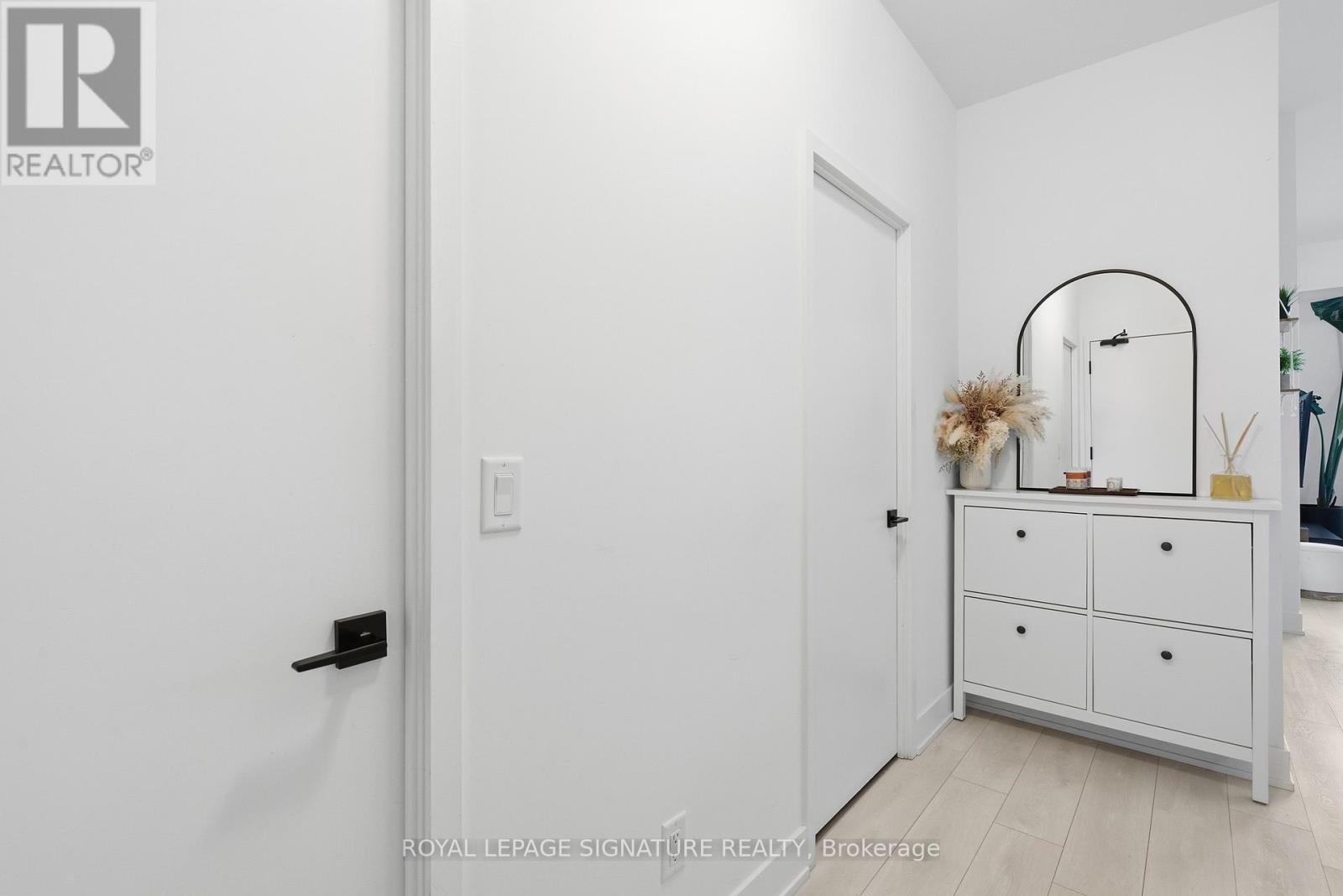 214 - 2489 Taunton Road, Oakville, Ontario  L6H 3R9 - Photo 3 - W12717022