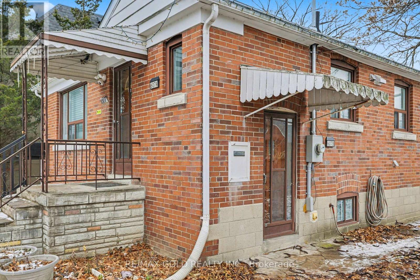 607 Drymen Crescent, Mississauga, Ontario  L5G 2N9 - Photo 3 - W12717026