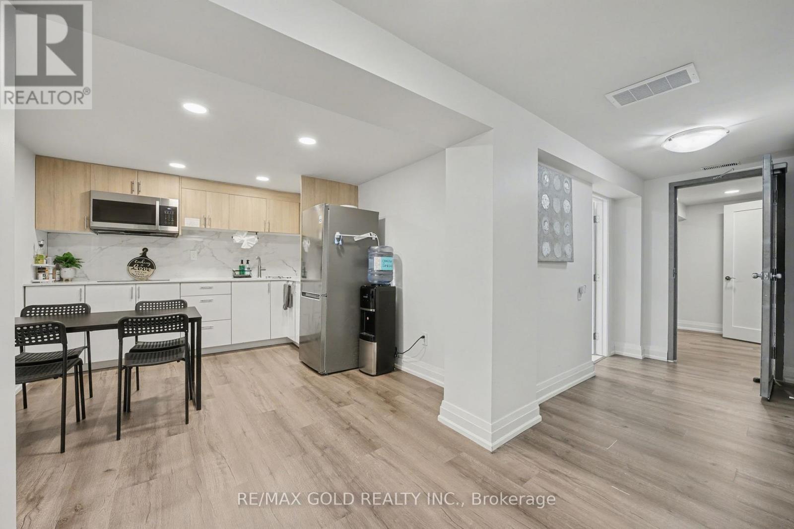 607 Drymen Crescent, Mississauga, Ontario  L5G 2N9 - Photo 7 - W12717026