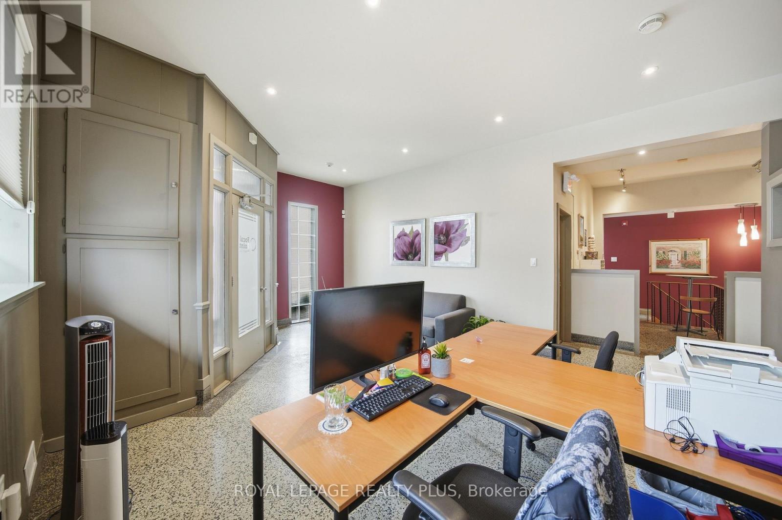 Office - 181 Lakeshore Road E, Mississauga, Ontario  L5G 1G2 - Photo 11 - W12717038