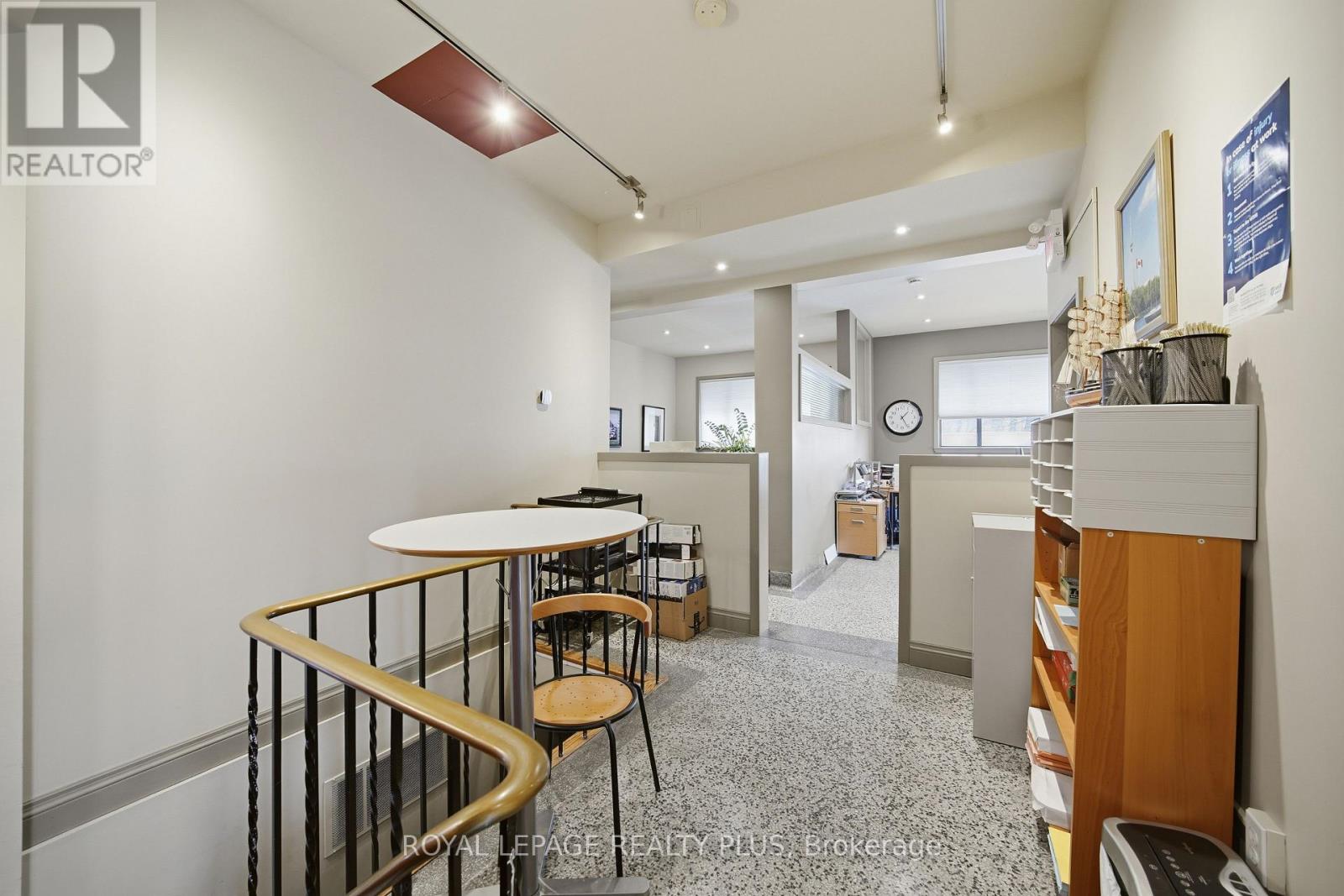 Office - 181 Lakeshore Road E, Mississauga, Ontario  L5G 1G2 - Photo 13 - W12717038