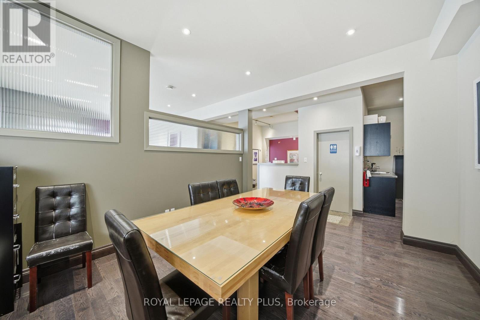 Office - 181 Lakeshore Road E, Mississauga, Ontario  L5G 1G2 - Photo 20 - W12717038