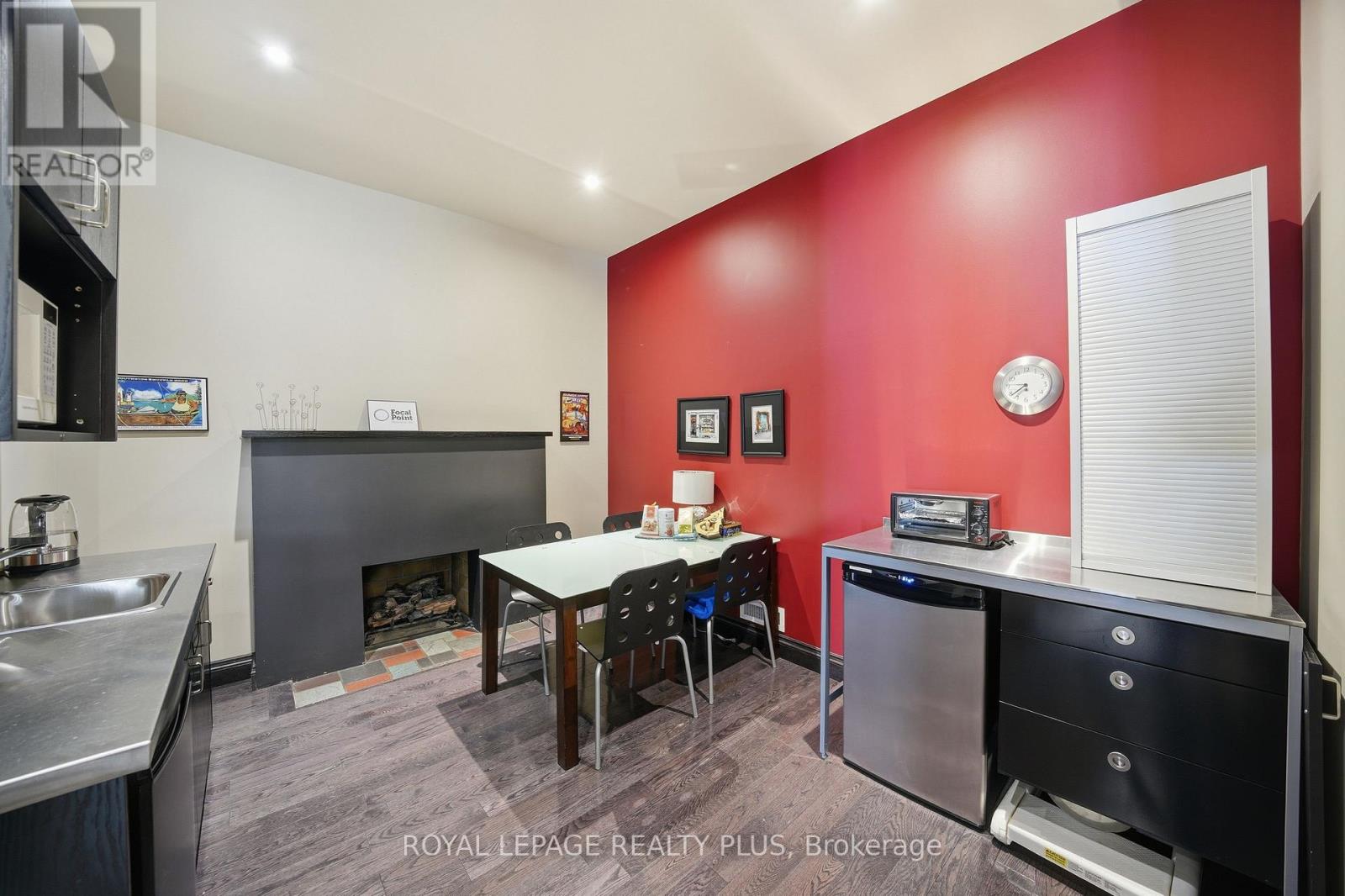 Office - 181 Lakeshore Road E, Mississauga, Ontario  L5G 1G2 - Photo 21 - W12717038