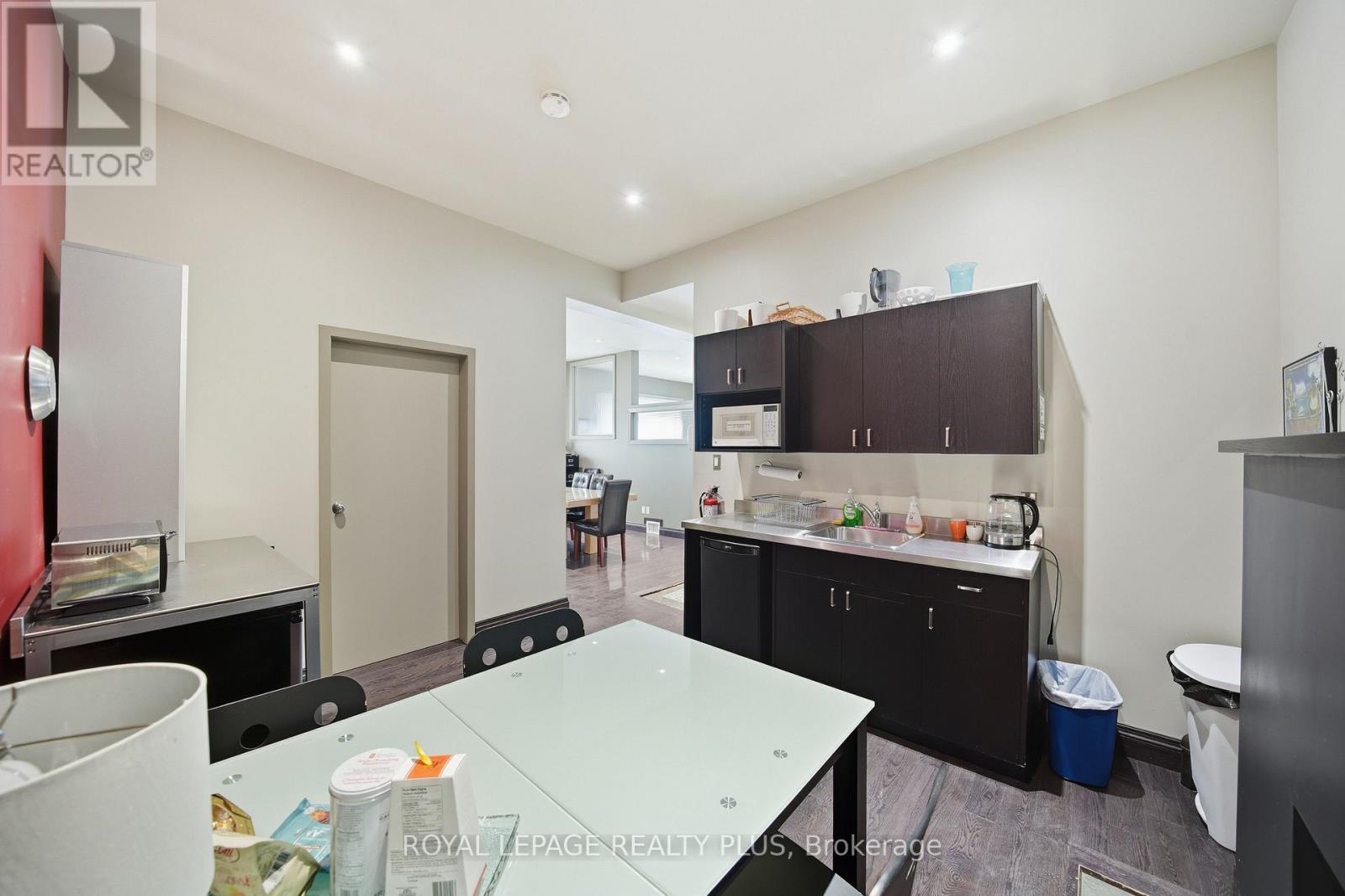 Office - 181 Lakeshore Road E, Mississauga, Ontario  L5G 1G2 - Photo 23 - W12717038