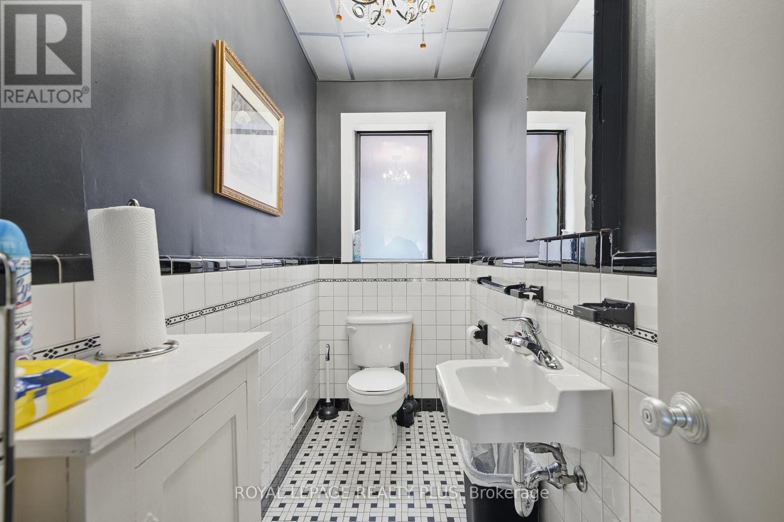 Office - 181 Lakeshore Road E, Mississauga, Ontario  L5G 1G2 - Photo 25 - W12717038