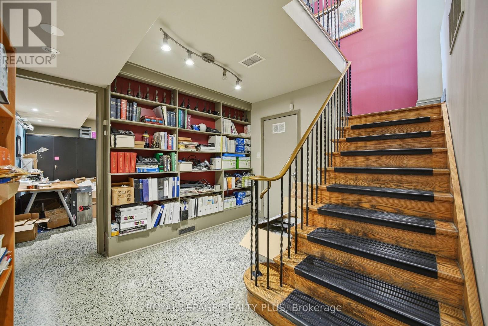 Office - 181 Lakeshore Road E, Mississauga, Ontario  L5G 1G2 - Photo 26 - W12717038