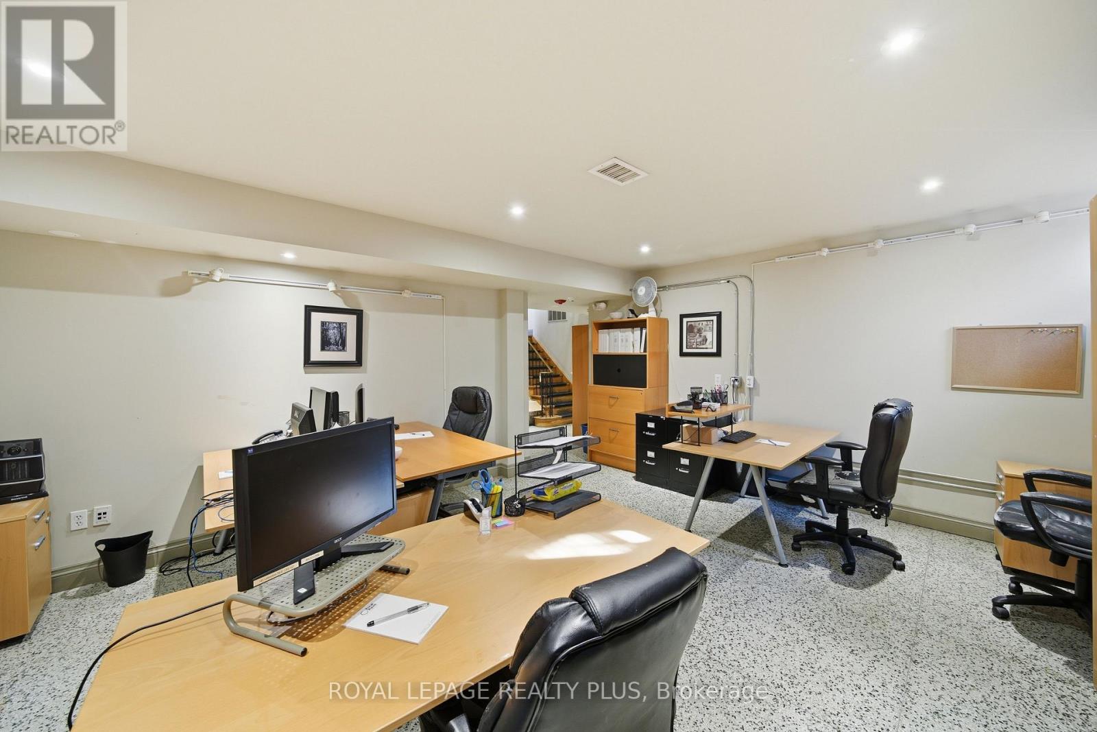 Office - 181 Lakeshore Road E, Mississauga, Ontario  L5G 1G2 - Photo 30 - W12717038