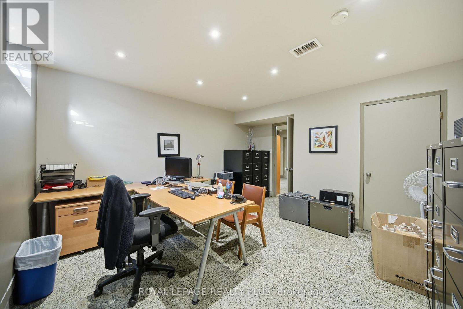 Office - 181 Lakeshore Road E, Mississauga, Ontario  L5G 1G2 - Photo 32 - W12717038