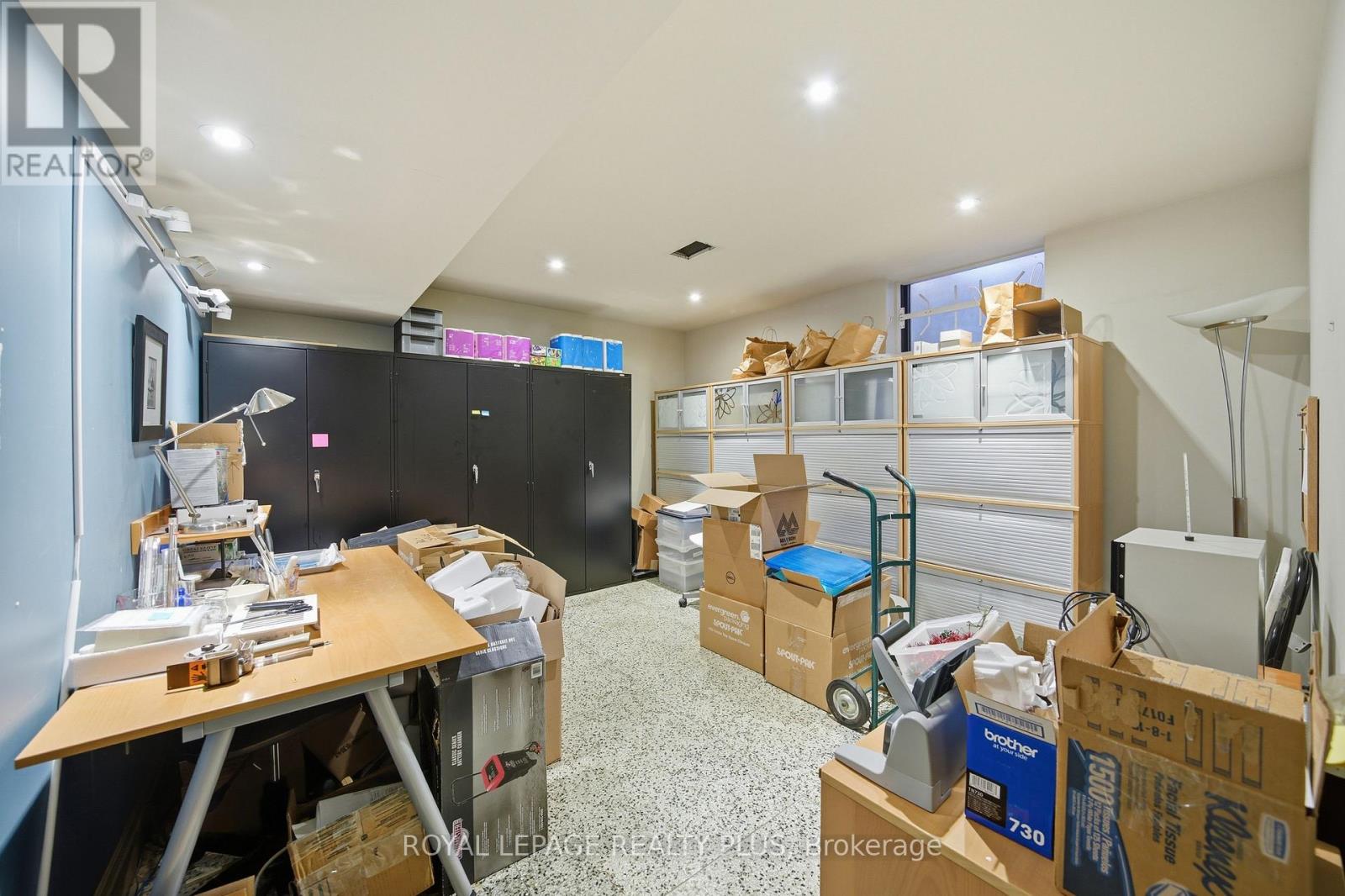 Office - 181 Lakeshore Road E, Mississauga, Ontario  L5G 1G2 - Photo 33 - W12717038