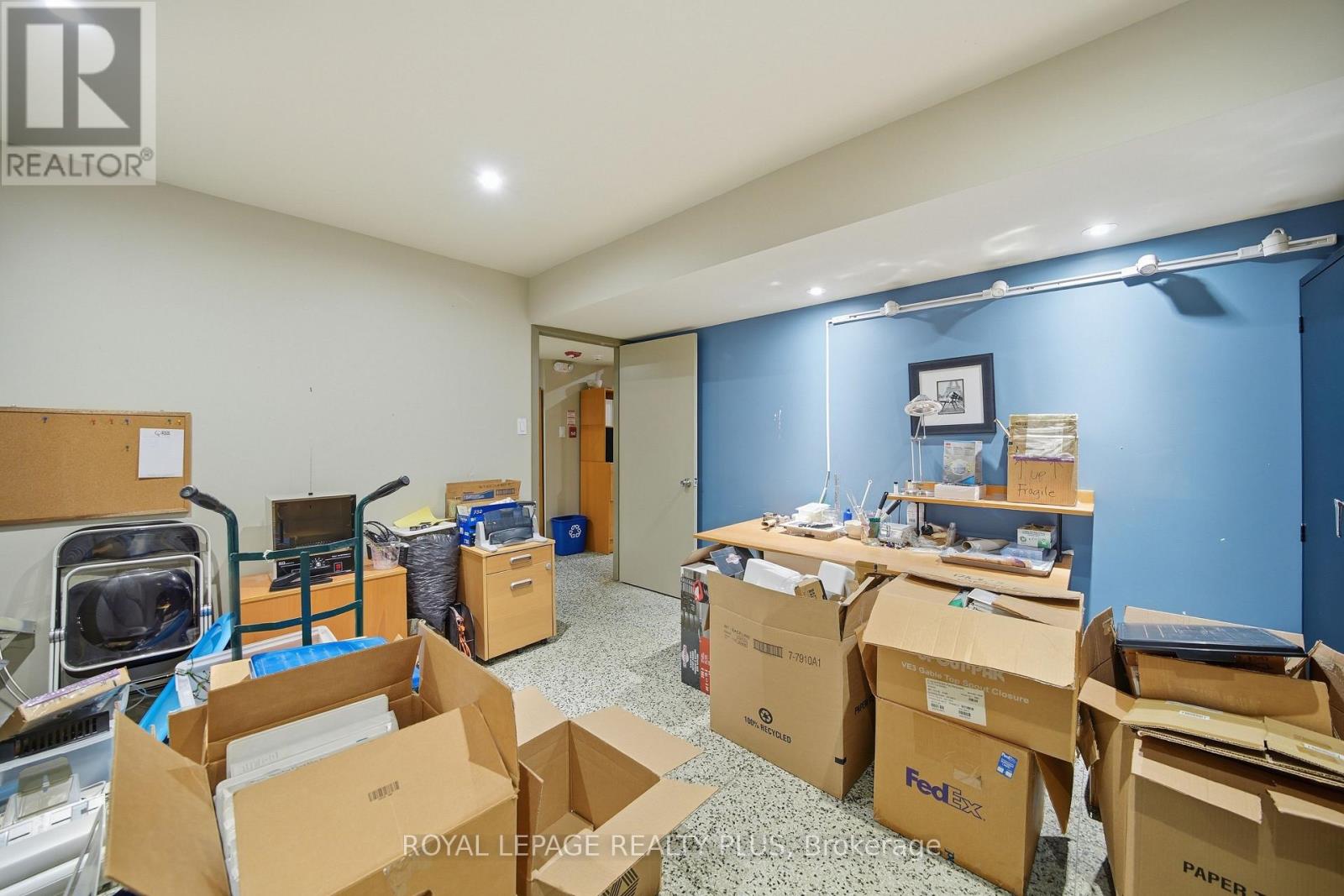 Office - 181 Lakeshore Road E, Mississauga, Ontario  L5G 1G2 - Photo 34 - W12717038