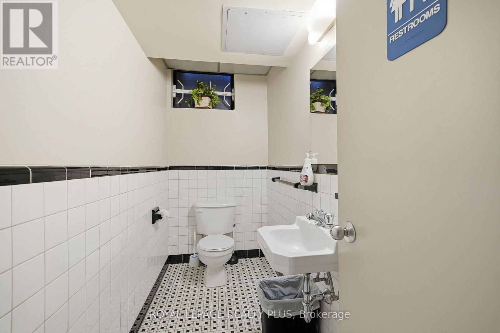 Office - 181 Lakeshore Road E, Mississauga, Ontario  L5G 1G2 - Photo 35 - W12717038