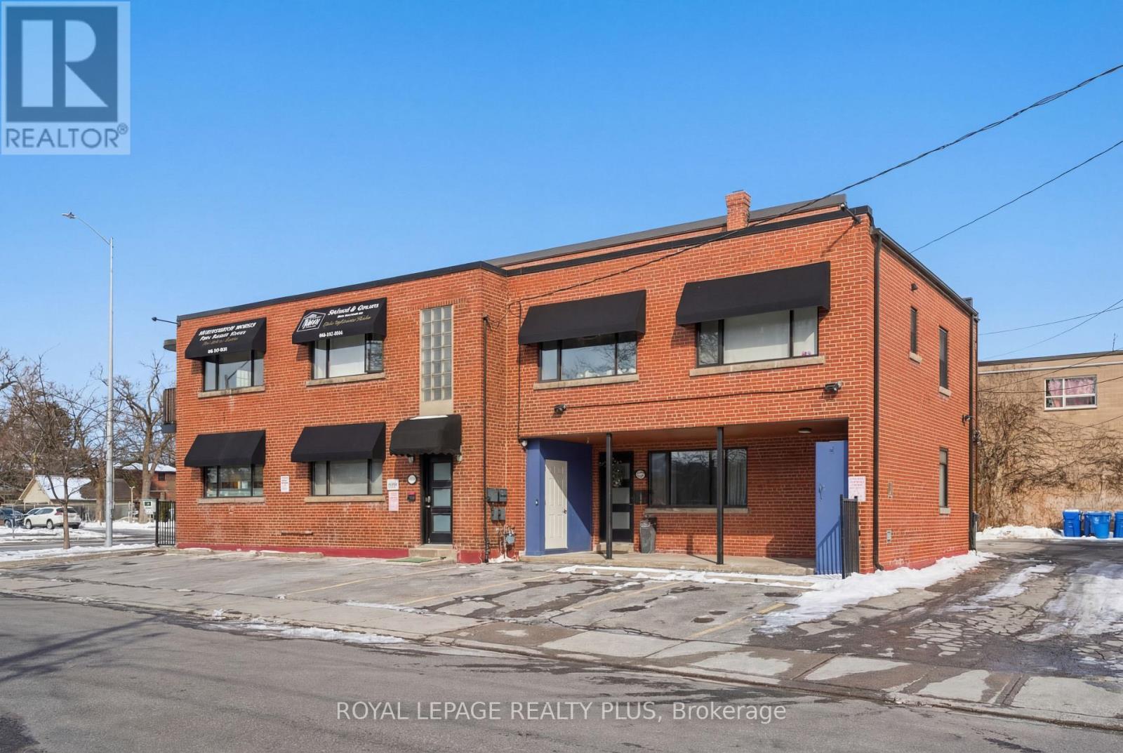 Office - 181 Lakeshore Road E, Mississauga, Ontario  L5G 1G2 - Photo 4 - W12717038