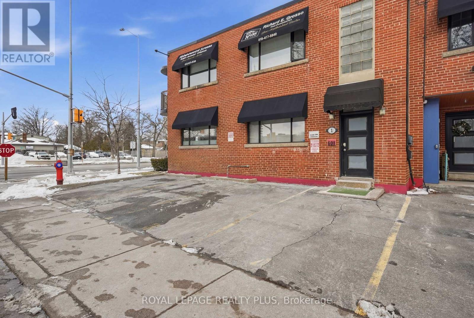Office - 181 Lakeshore Road E, Mississauga, Ontario  L5G 1G2 - Photo 5 - W12717038