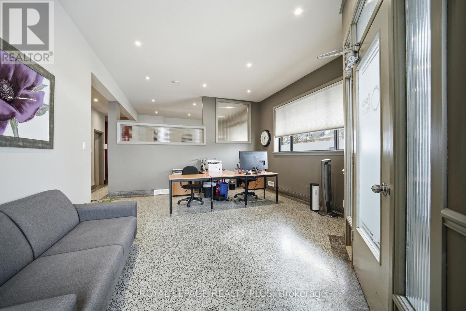 Office - 181 Lakeshore Road E, Mississauga, Ontario  L5G 1G2 - Photo 8 - W12717038