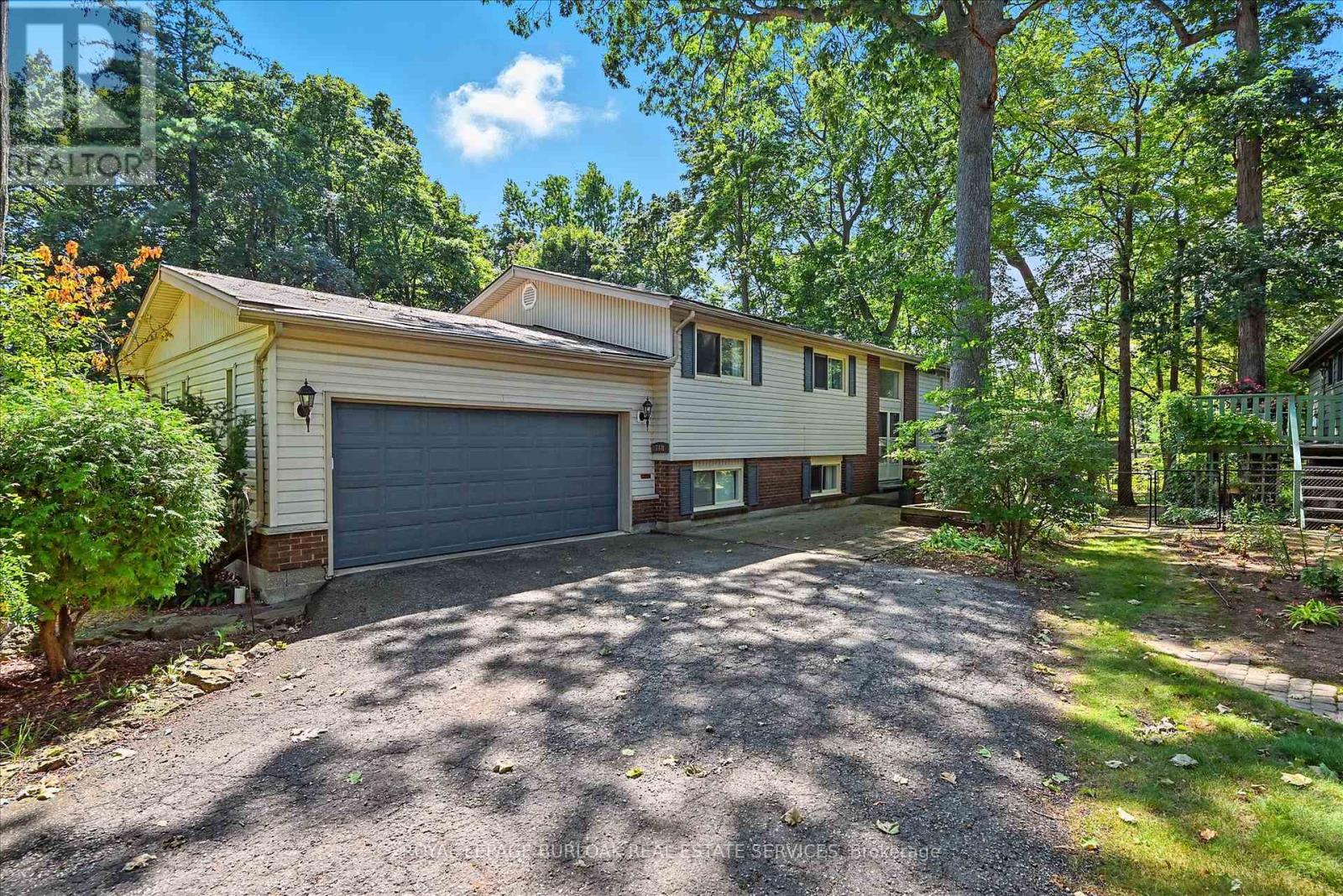 768 King Road, Burlington, Ontario  L7T 3K6 - Photo 2 - W12717048