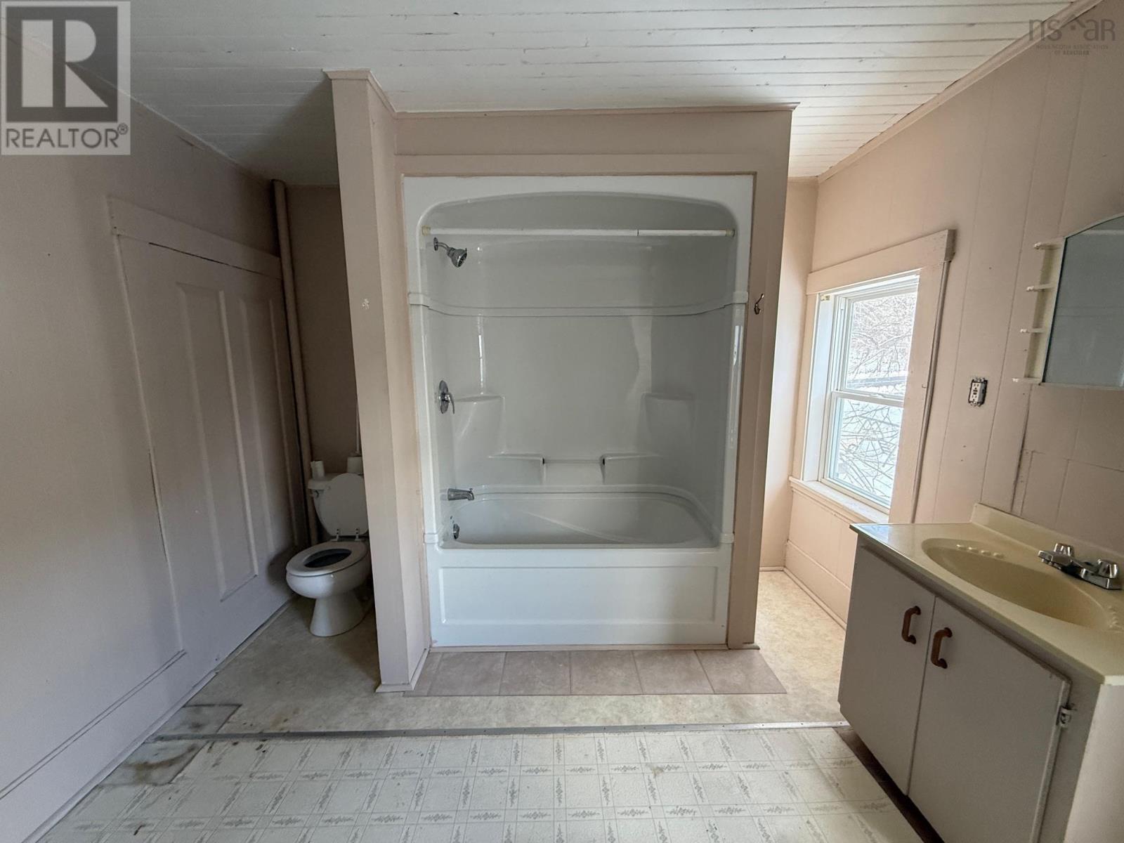 75 Cove Road, Conquerall Bank, Nova Scotia  B4V 0H8 - Photo 15 - 202601224