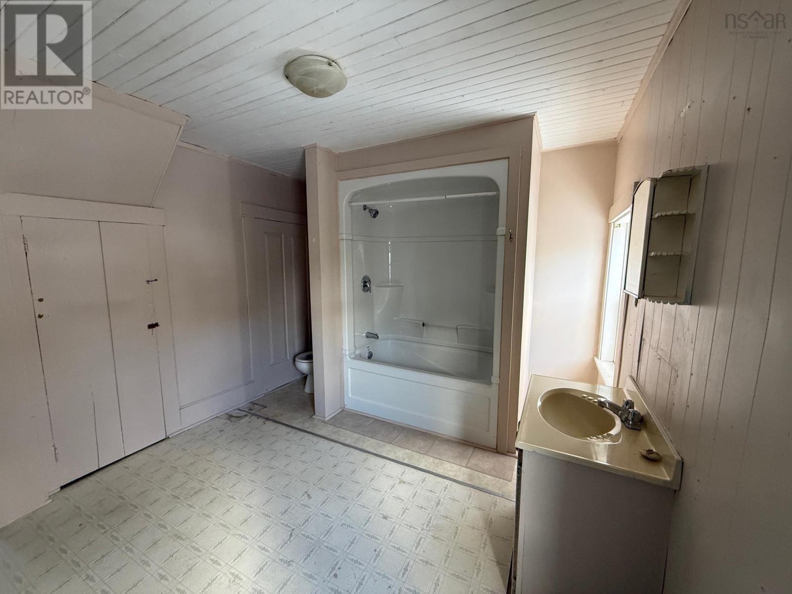 75 Cove Road, Conquerall Bank, Nova Scotia  B4V 0H8 - Photo 14 - 202601224