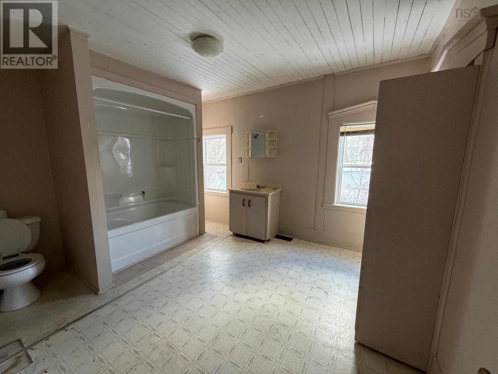 75 Cove Road, Conquerall Bank, Nova Scotia  B4V 0H8 - Photo 13 - 202601224