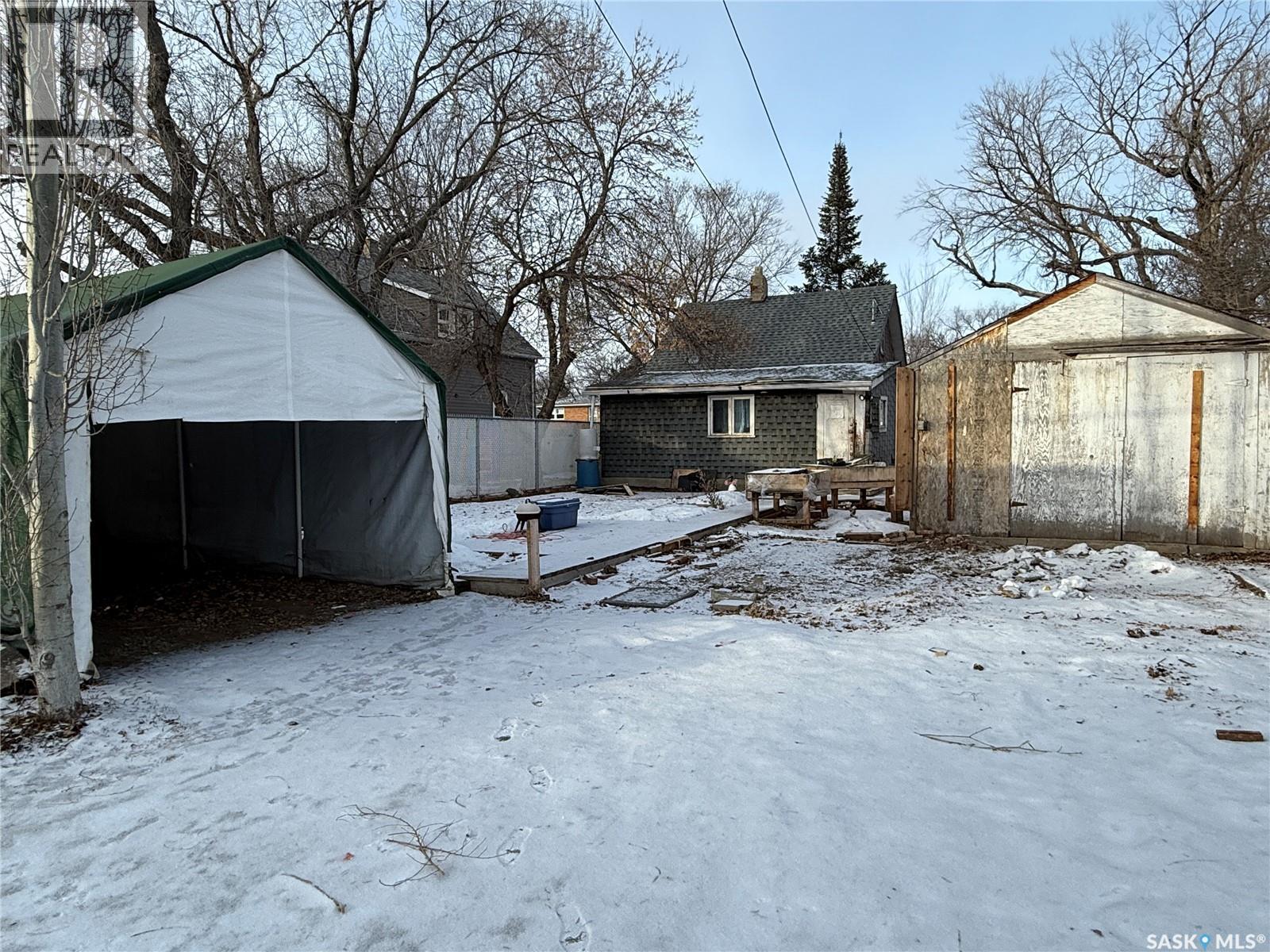 1035 Carleton Street, Moose Jaw, Saskatchewan  S6H 3A3 - Photo 4 - SK027182