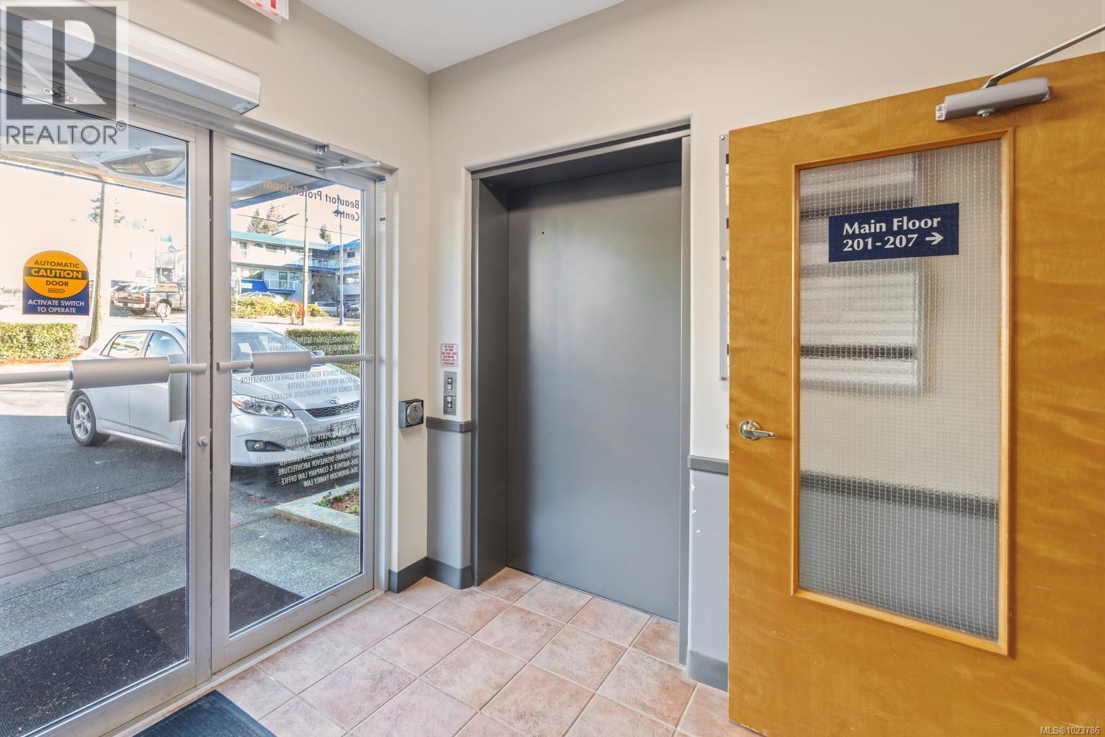 205 1819 Beaufort Ave, Comox, British Columbia  V9M 1R9 - Photo 11 - 1023786