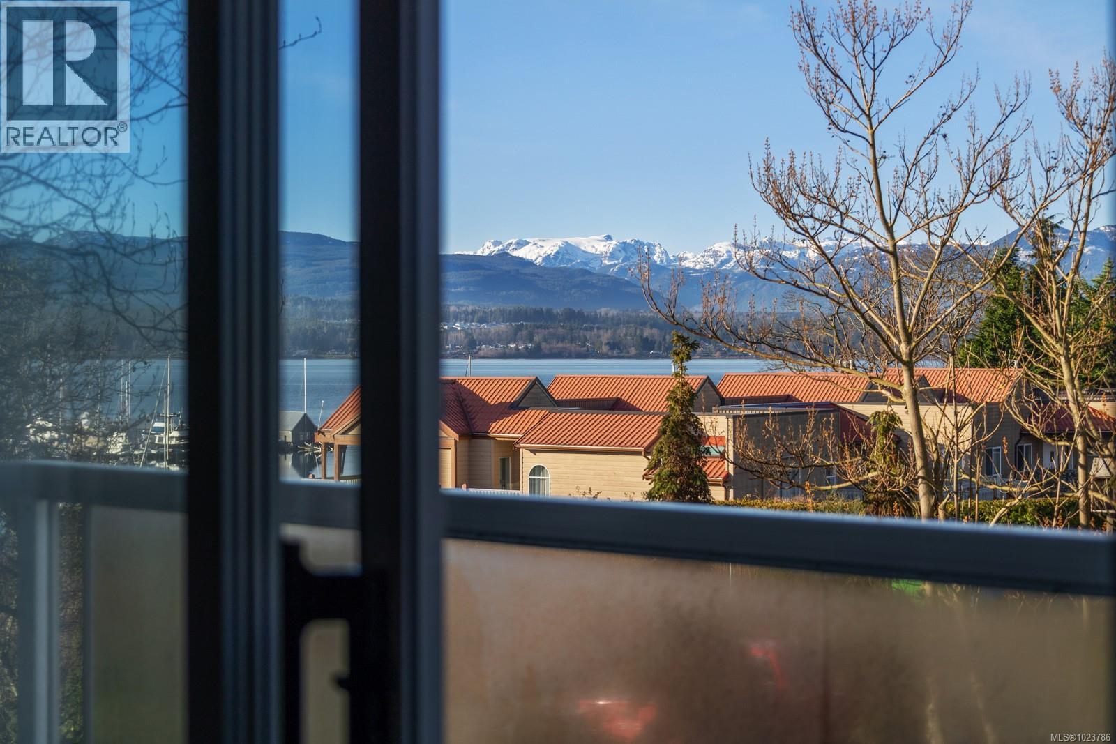 205 1819 Beaufort Ave, Comox, British Columbia  V9M 1R9 - Photo 2 - 1023786