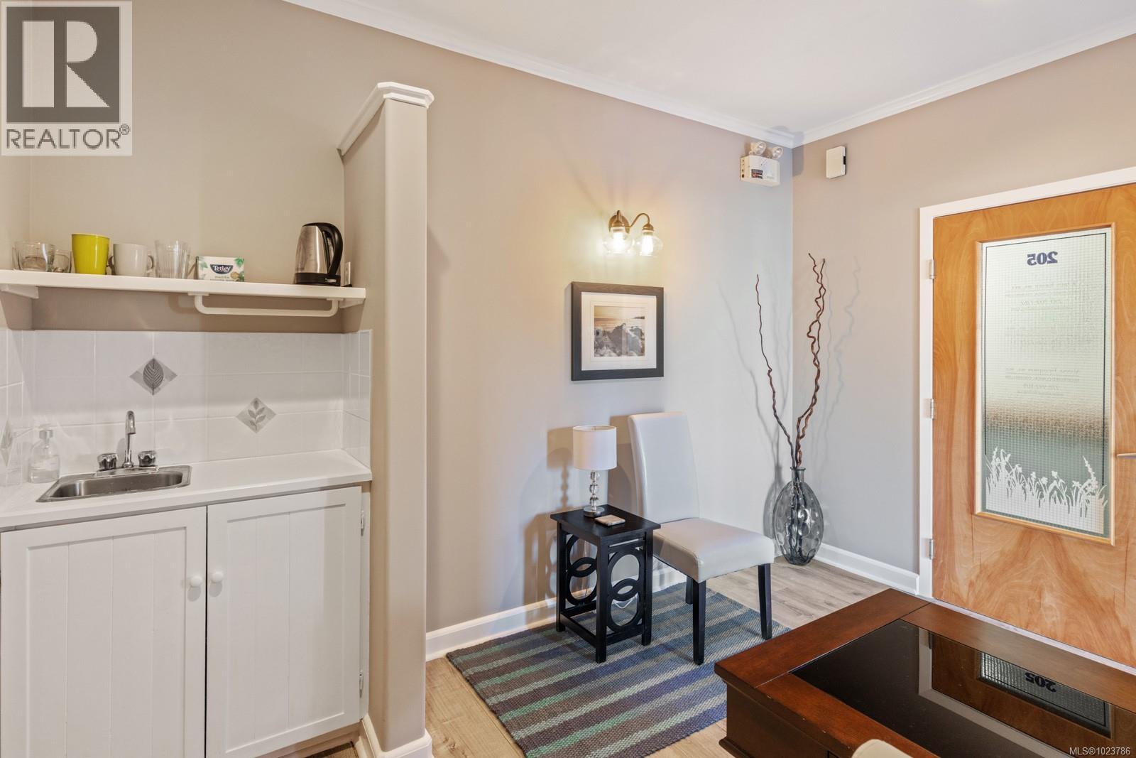 205 1819 Beaufort Ave, Comox, British Columbia  V9M 1R9 - Photo 5 - 1023786