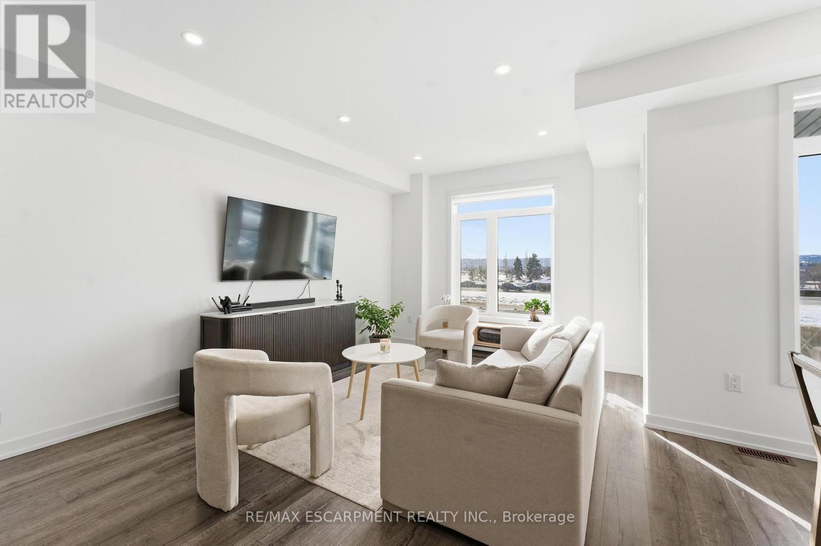 44 - 590 North Service Road, Hamilton, Ontario  L8E 0K5 - Photo 4 - X12716728