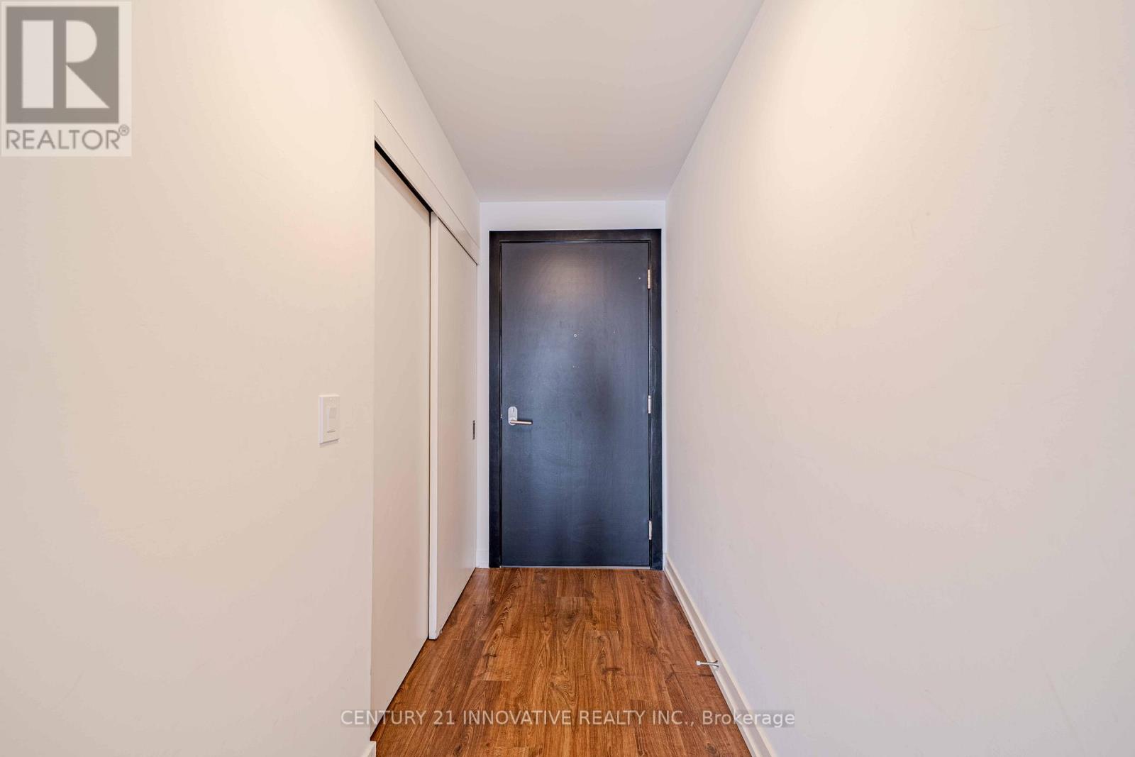 1005 - 15 Wellington Street S, Kitchener, Ontario  N2G 0E4 - Photo 2 - X12716884