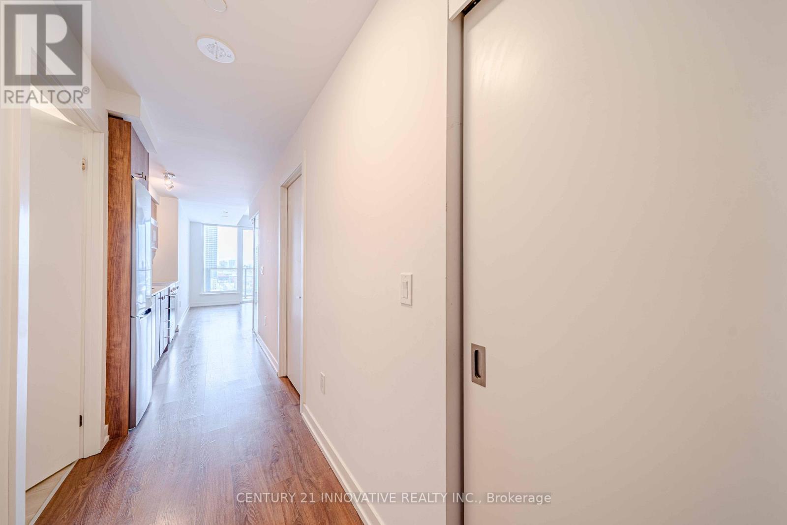 1005 - 15 Wellington Street S, Kitchener, Ontario  N2G 0E4 - Photo 3 - X12716884