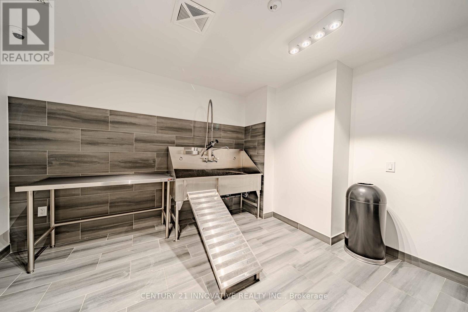 1005 - 15 Wellington Street S, Kitchener, Ontario  N2G 0E4 - Photo 31 - X12716884