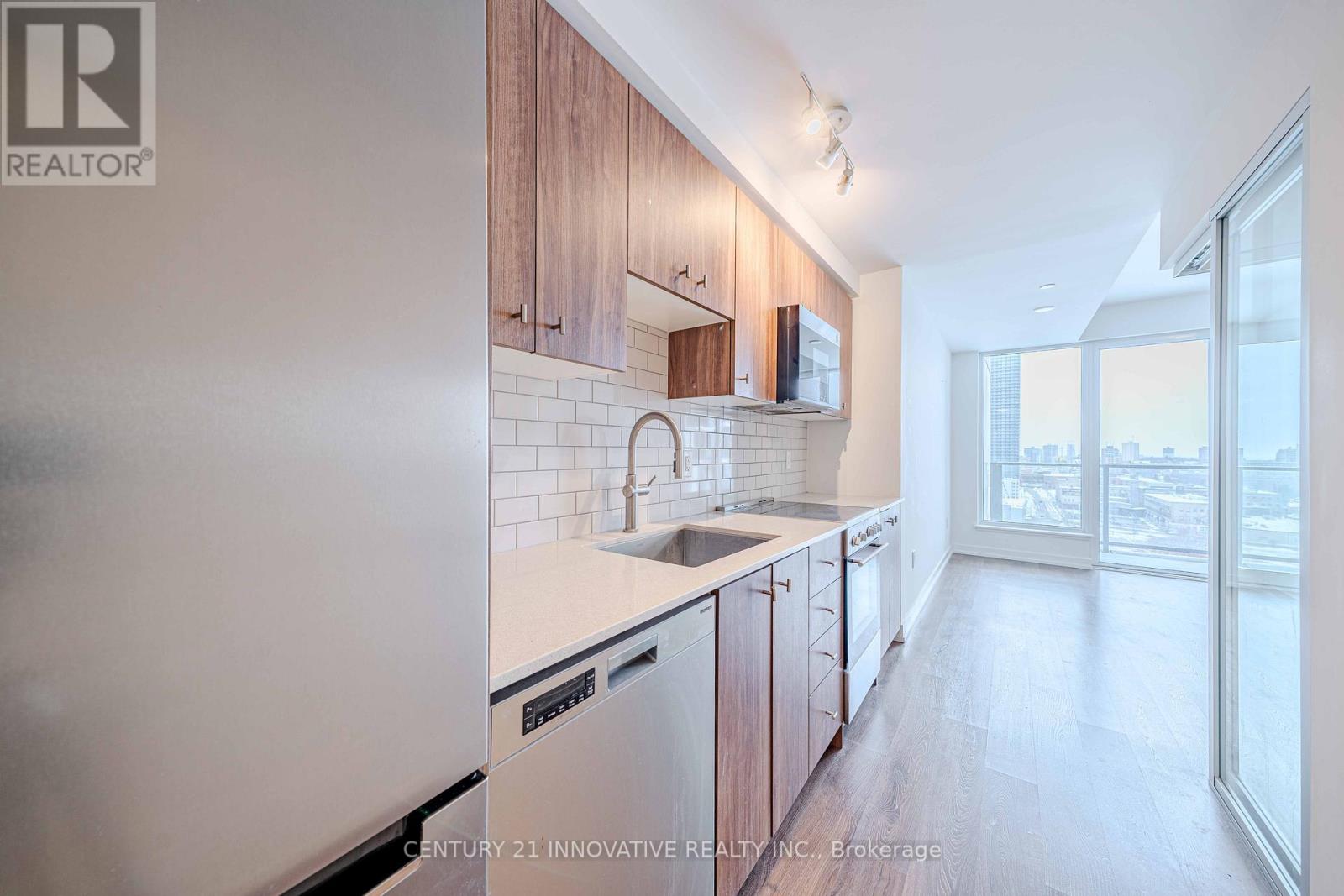 1005 - 15 Wellington Street S, Kitchener, Ontario  N2G 0E4 - Photo 4 - X12716884