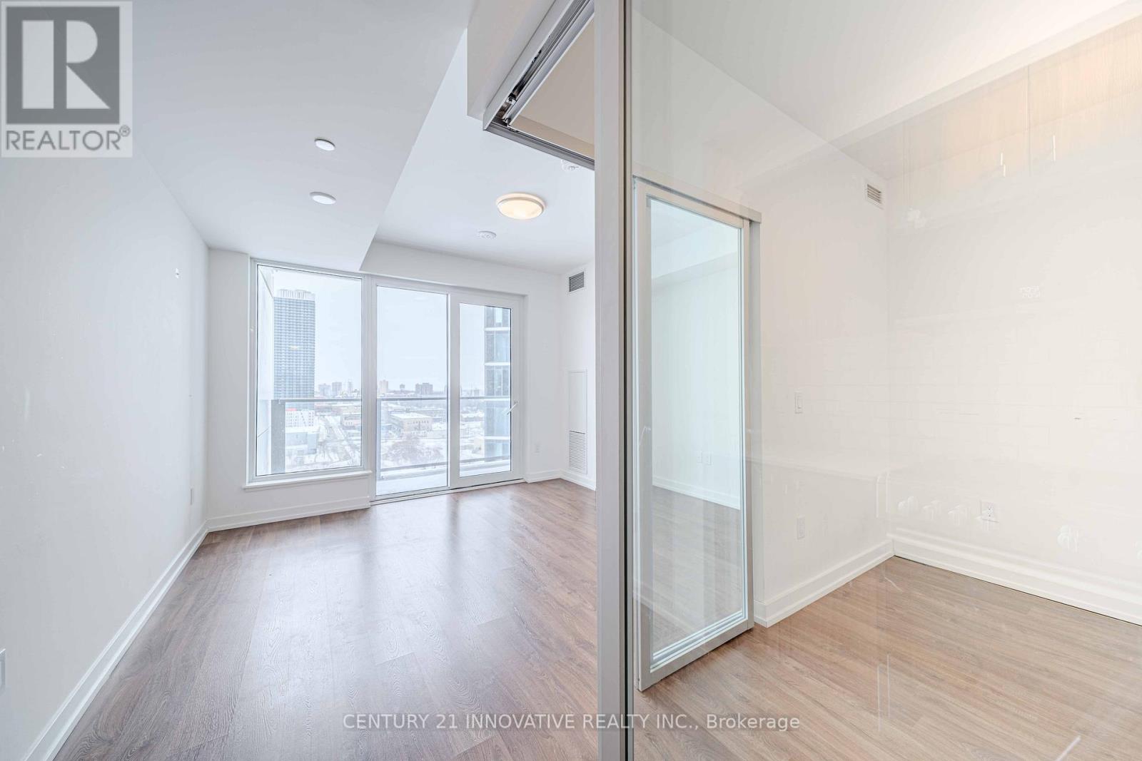 1005 - 15 Wellington Street S, Kitchener, Ontario  N2G 0E4 - Photo 6 - X12716884