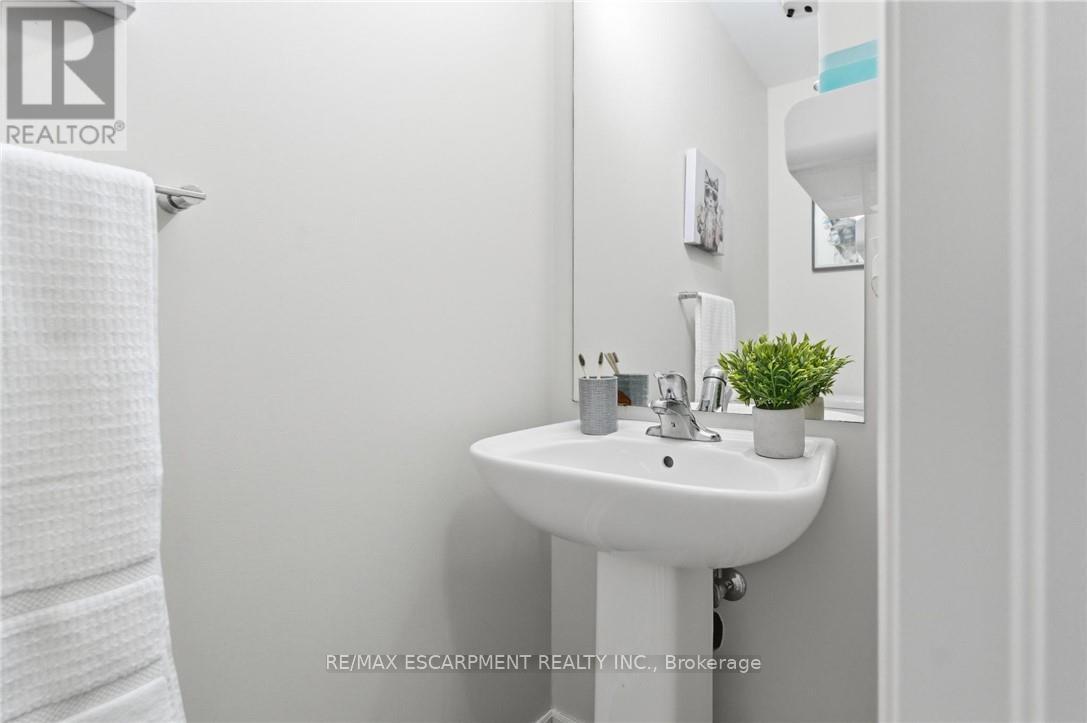 16 Lakefront Drive, Hamilton, Ontario  L8E 0J3 - Photo 10 - X12716890