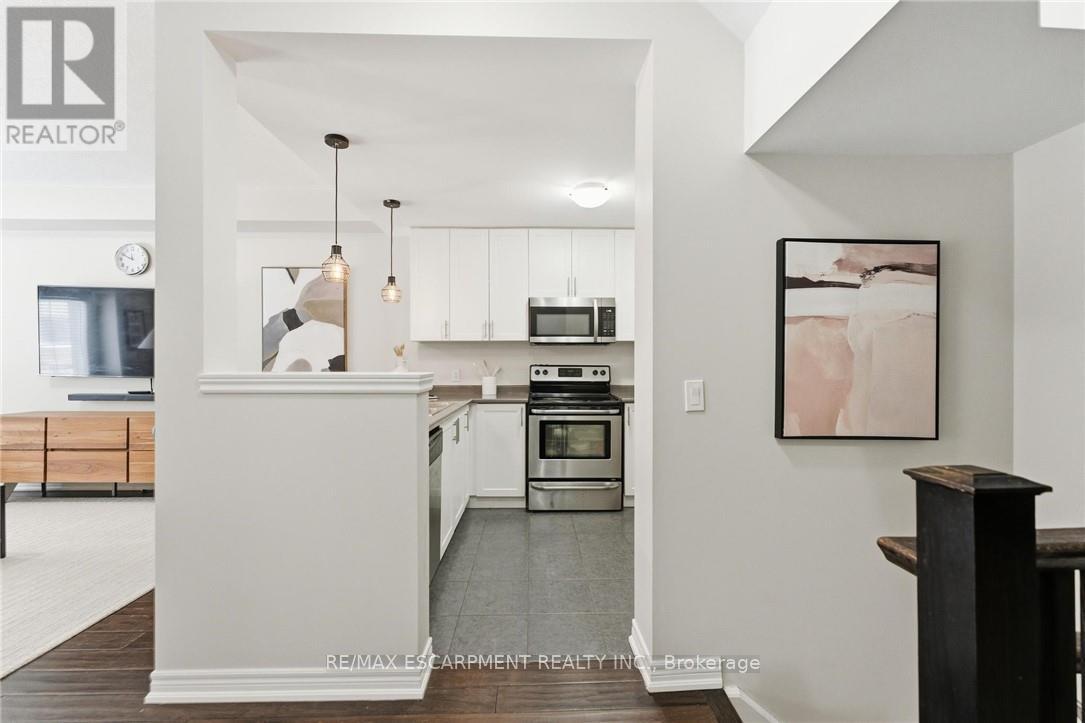 16 Lakefront Drive, Hamilton, Ontario  L8E 0J3 - Photo 2 - X12716890