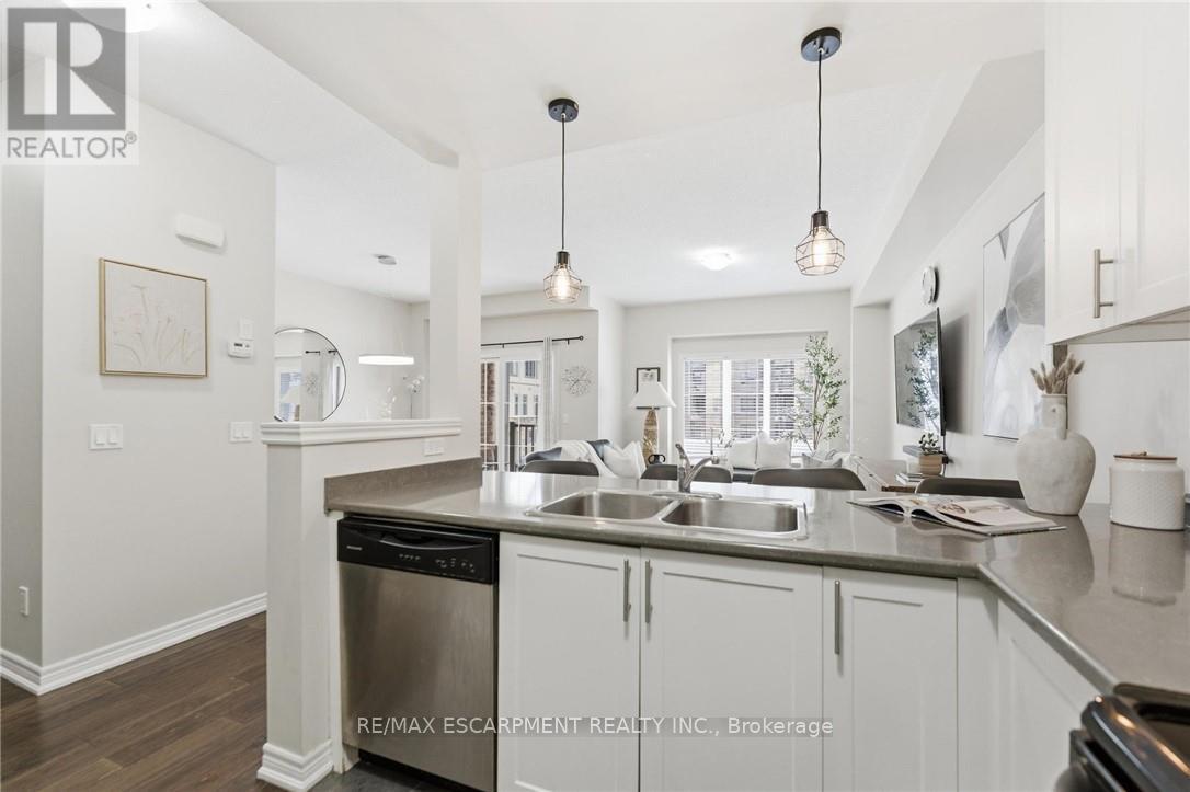 16 Lakefront Drive, Hamilton, Ontario  L8E 0J3 - Photo 4 - X12716890