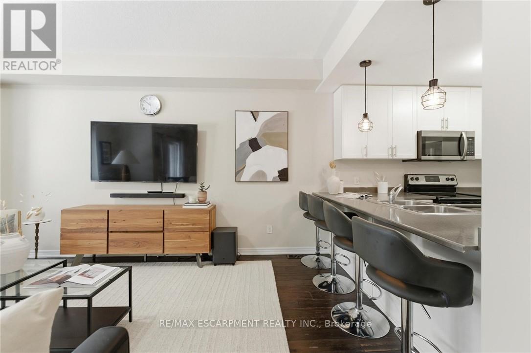 16 Lakefront Drive, Hamilton, Ontario  L8E 0J3 - Photo 5 - X12716890