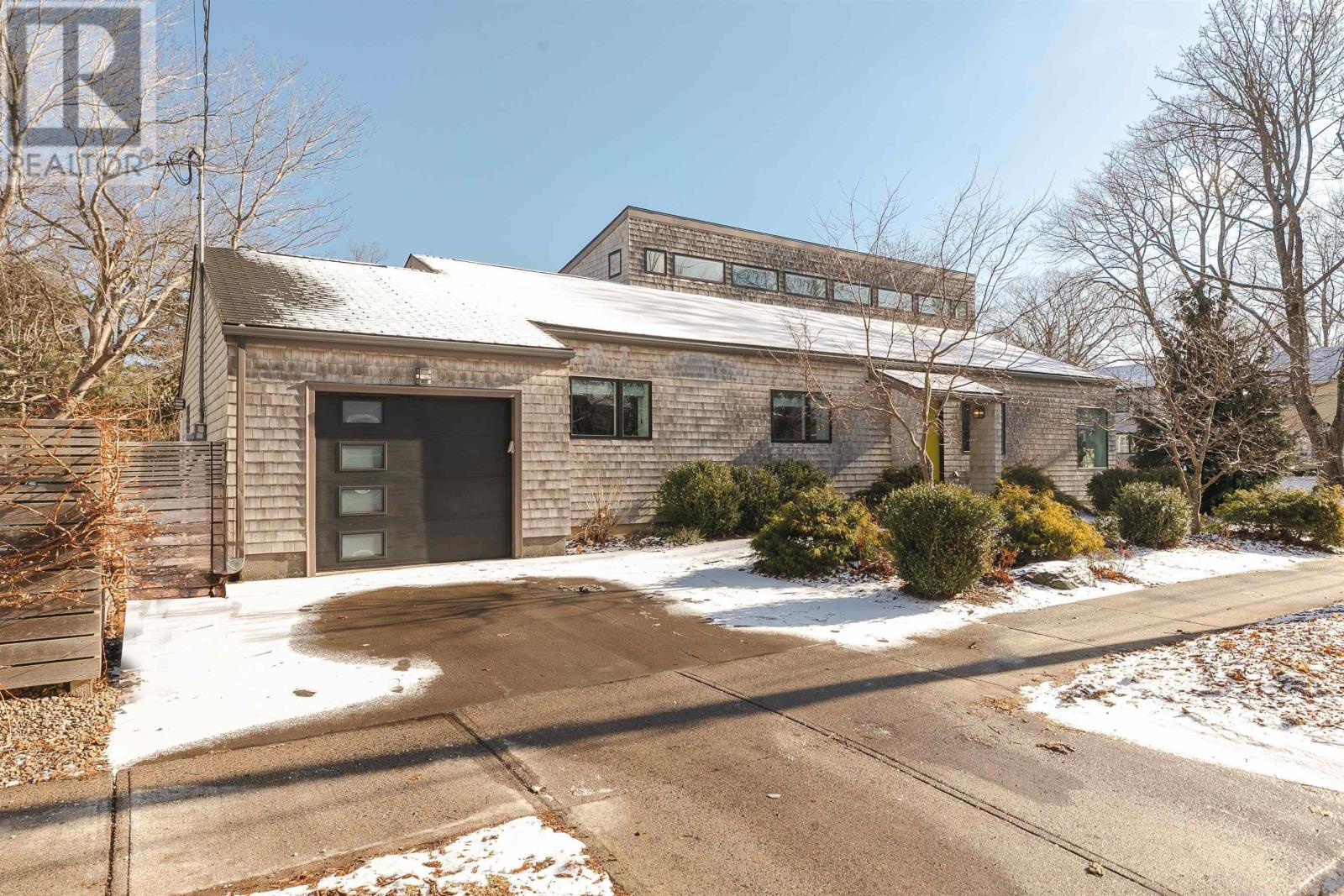 911 Greenwood Avenue, Halifax, Nova Scotia  B2H 3L1 - Photo 1 - 202601227