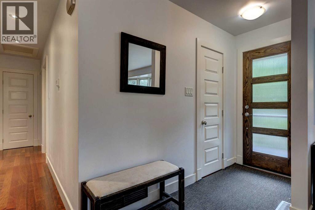 82 Gladys Ridge Road Sw, Calgary, Alberta  T3E 4J1 - Photo 3 - A2279179