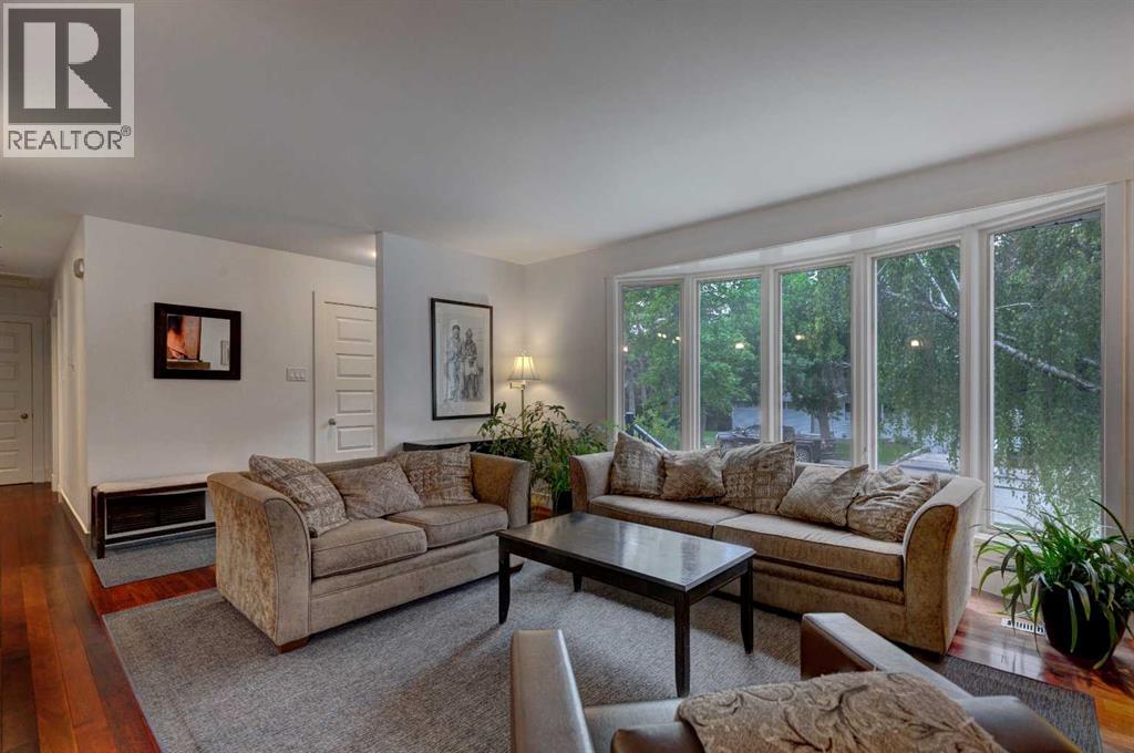 82 Gladys Ridge Road Sw, Calgary, Alberta  T3E 4J1 - Photo 5 - A2279179