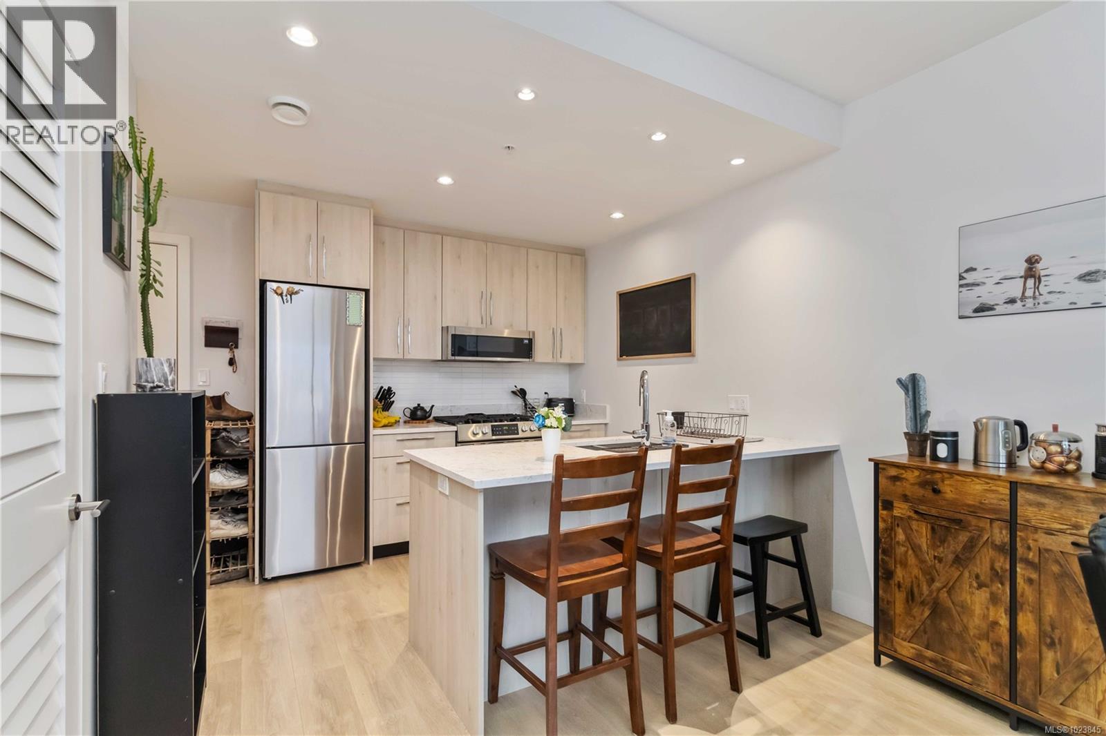 302 9864 Fourth St, Sidney, British Columbia V8L 2Z4 - Photo 8 - 1023845