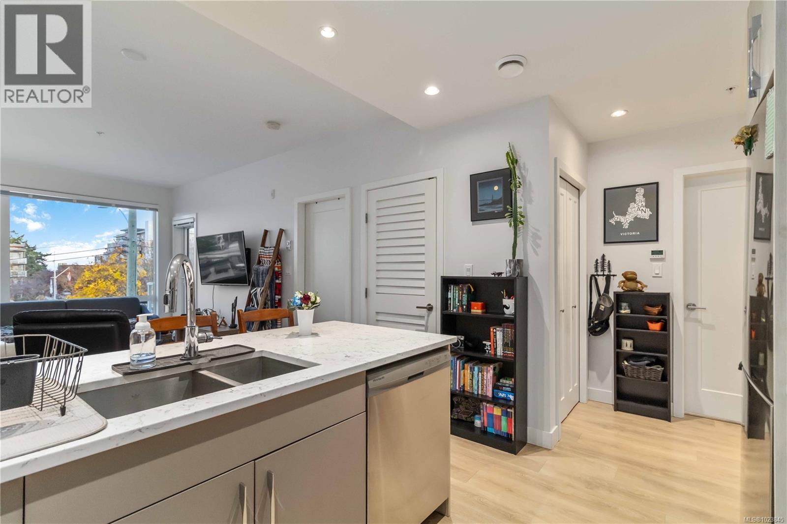 302 9864 Fourth St, Sidney, British Columbia V8L 2Z4 - Photo 7 - 1023845